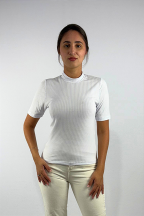 Blusa Feminina Manga Curta e Gola Alta em Viscose Canelado